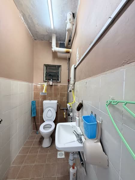 Apartment for Sale at Taman Larkin Idaman Plot C - YC Fung - Bathroom - PropertyGuru.com.my