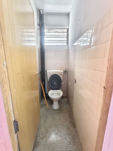 Rumah Flat untuk Dijual di Lorong Tenggiri - Fariq Khairil - Bathroom - PropertyGuru.com.my