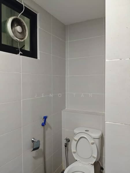 Pangsapuri untuk Disewa di HK Square Apartment - Jeno Tan - Bathroom - PropertyGuru.com.my