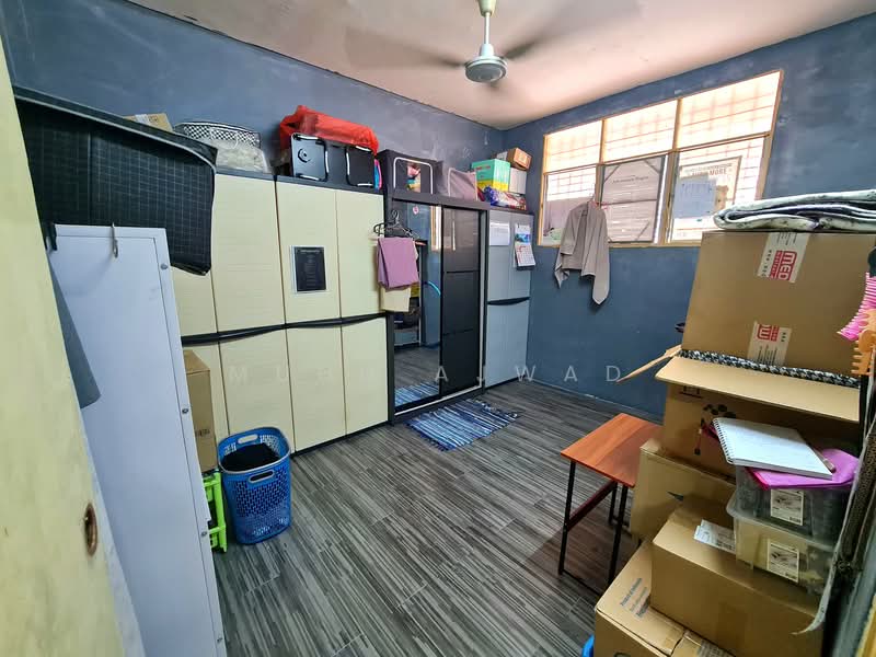 Rumah Flat untuk Dijual di Desa Mentari Flat (Block 11) - Muhd Ajwad - Bedroom - PropertyGuru.com.my