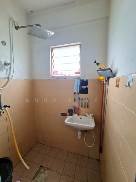 Rumah Flat untuk Dijual di Desa Mentari Flat (Block 11) - Muhd Ajwad - Bathroom - PropertyGuru.com.my