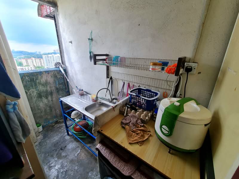 Rumah Flat untuk Dijual di Desa Mentari Flat (Block 11) - Muhd Ajwad - Yard - PropertyGuru.com.my