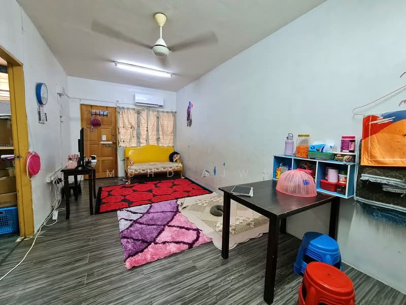 Rumah Flat untuk Dijual di Desa Mentari Flat (Block 11) - Muhd Ajwad - Living Room - PropertyGuru.com.my