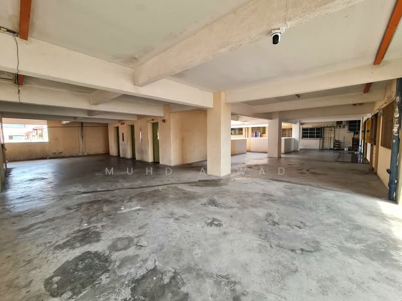 Rumah Flat untuk Dijual di Desa Mentari Flat (Block 11) - Muhd Ajwad - Outside Corridor - PropertyGuru.com.my
