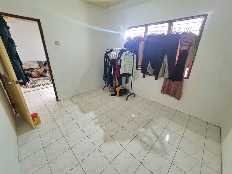 Pangsapuri untuk Dijual di Pangsapuri Baiduri - Muhd Ajwad - Bedroom - PropertyGuru.com.my