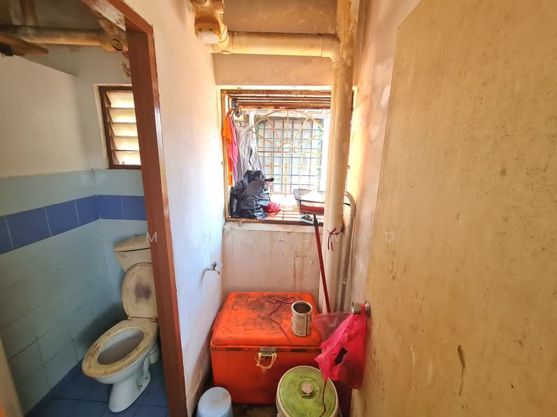Pangsapuri untuk Dijual di Pangsapuri Baiduri - Muhd Ajwad - Bathroom Yard - PropertyGuru.com.my