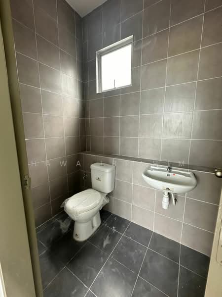 Pangsapuri untuk Disewa di Idaman Abadi - Hawa Ibrahim - Bathroom - PropertyGuru.com.my