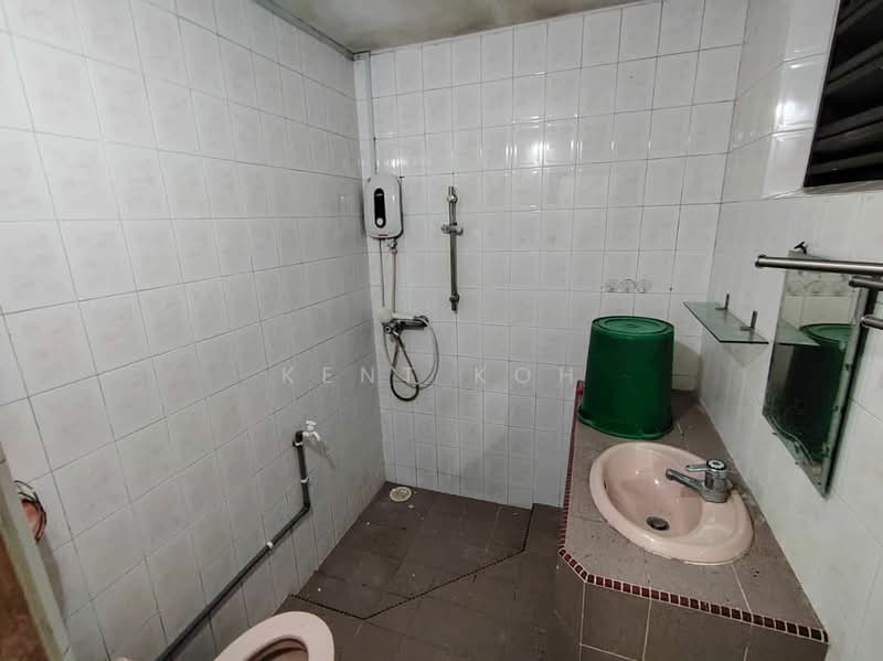 Rumah Teres 1 Tingkat untuk Disewa di Johor Bahru (Johor) - Kent Koh - Bathroom - PropertyGuru.com.my