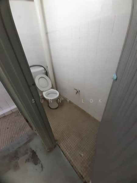 Rumah Flat untuk Disewa di Taman Seri Janggus - Sunny Lok - Bathroom - PropertyGuru.com.my