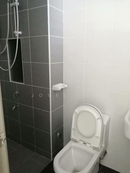 Apartment for Sale at Aliff Avenue (Dwi Alif) - Jovel Lim - Bathroom - PropertyGuru.com.my
