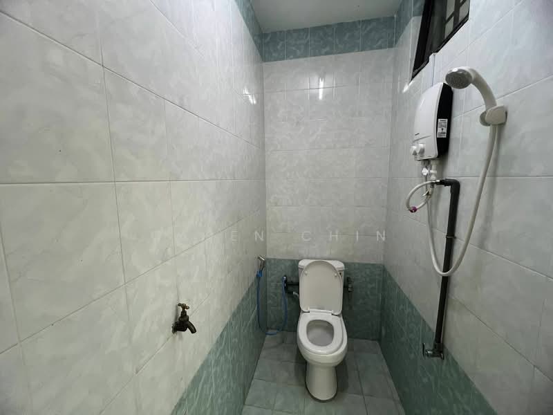 Semi-Detached House for Rent in Taman Pelangi Indah (Ulu Tiram) - Caren Chin - Bathroom - PropertyGuru.com.my
