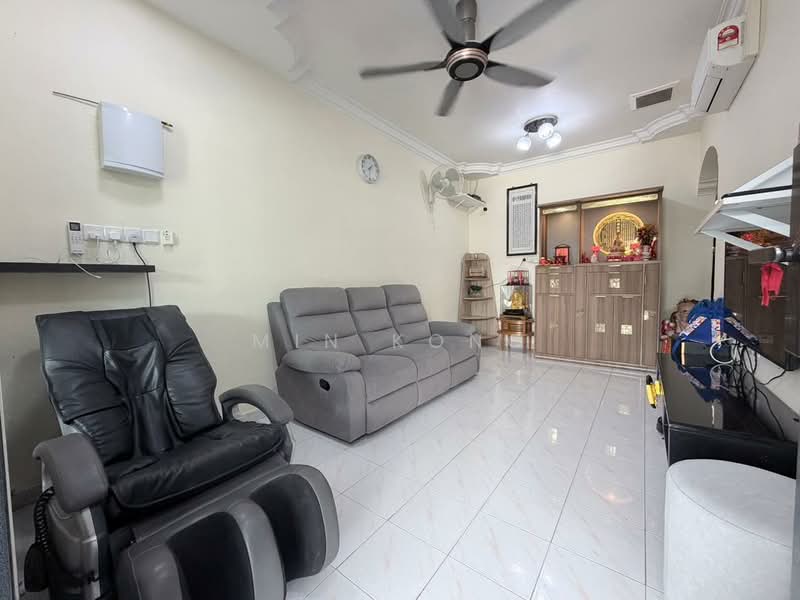 1-storey Terraced House for Sale in Taman Universiti (Skudai) - Min Kong - Living Room - PropertyGuru.com.my