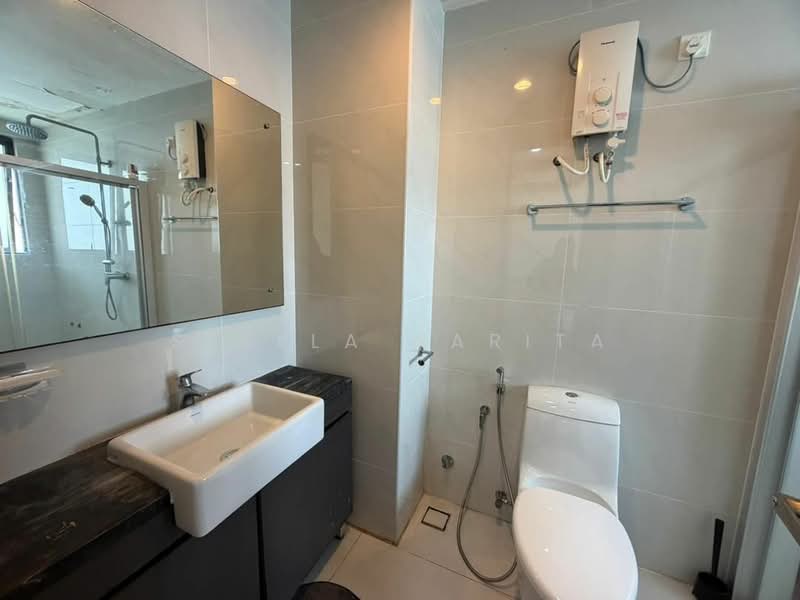 Condominium for Rent at Royal Strand @ Country Garden Danga Bay - Stella Narita - Bathroom - PropertyGuru.com.my