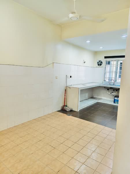 Rumah Teres untuk Dijual di Puchong (Selangor) - Kow Tze Fui - Kitchen - PropertyGuru.com.my