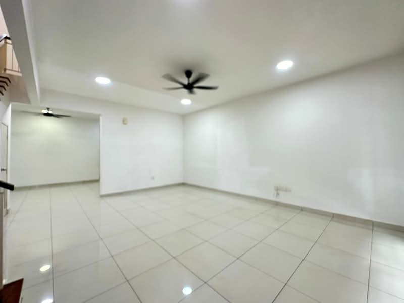 Rumah Teres untuk Disewa di Taman Mutiara Rini (Skudai) - Min Kong - Living Room - PropertyGuru.com.my