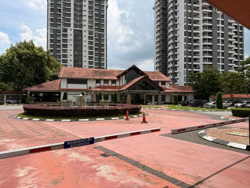 Pangsapuri untuk Dijual di Molek Pine 2 - Fu Heng Chong - Exterior - PropertyGuru.com.my