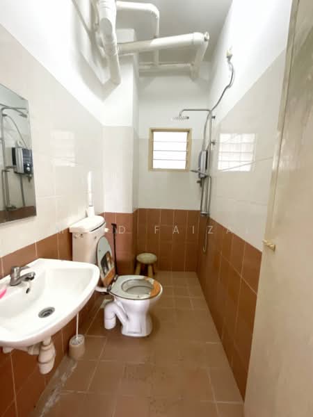 Pangsapuri untuk Dijual di Sri Ixora Apartment - Mohd Faizal - Bathroom - PropertyGuru.com.my