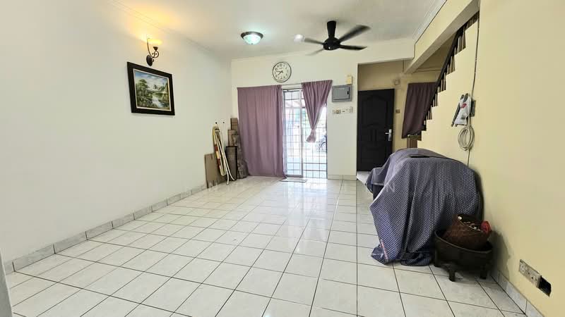 2-storey Terraced House for Sale in TAMAN PUCHONG UTAMA (Puchong) - Wendy Chin - Living Room - PropertyGuru.com.my