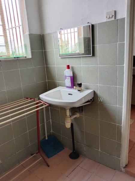 Pangsapuri untuk Dijual di Taman Puncak Kinrara - Irene Tiow - Bathroom - PropertyGuru.com.my