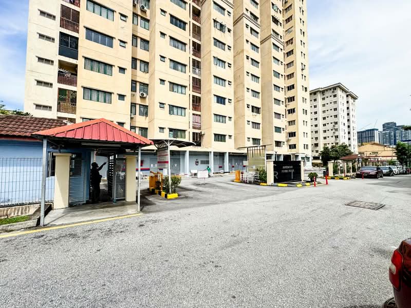 Pangsapuri untuk Dijual di Pangsapuri Permai Puteri - Ilman Nahri - Exterior - PropertyGuru.com.my