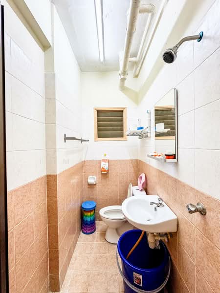 Pangsapuri untuk Dijual di Pangsapuri Permai Puteri - Ilman Nahri - Bathroom - PropertyGuru.com.my