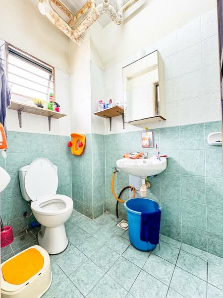 Pangsapuri untuk Dijual di Pangsapuri Permai Puteri - Ilman Nahri - Bathroom - PropertyGuru.com.my