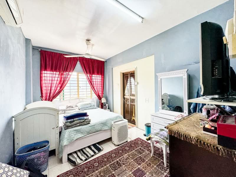 Pangsapuri untuk Dijual di Pangsapuri Permai Puteri - Ilman Nahri - Bedroom - PropertyGuru.com.my
