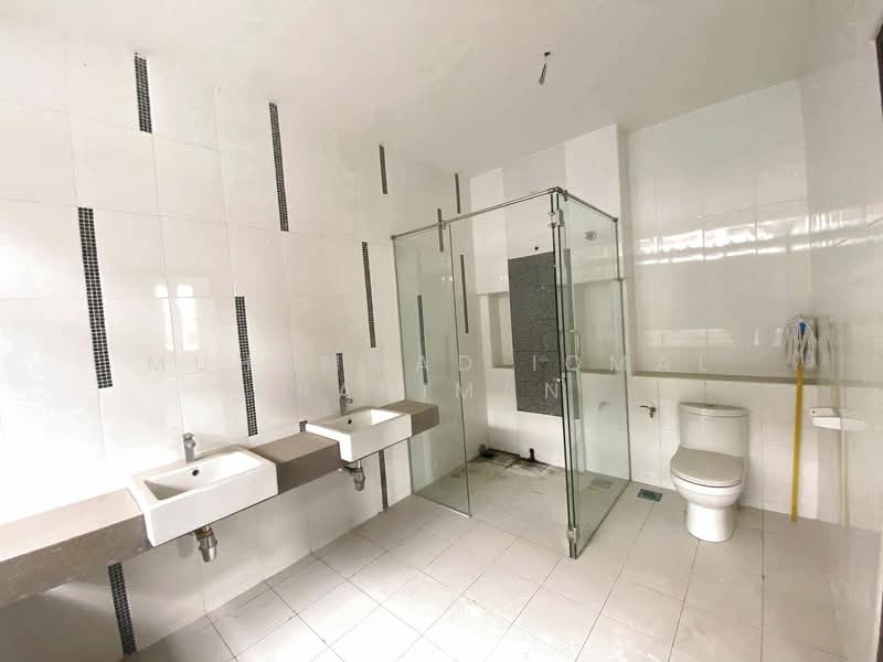 3-storey Terraced House for Sale in Denai Alam (Shah Alam) - Muhammad Iqmal Rahiman - Bathroom - PropertyGuru.com.my