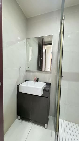 Condominium for Rent at Bay Laurel @ Country Garden Danga Bay - Desmond Lim - Bathroom - PropertyGuru.com.my