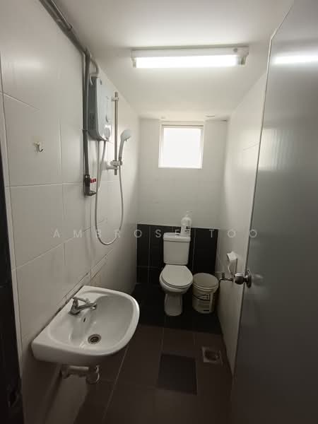 Shop / Office untuk Disewa di Serdang (Seri Kembangan) - Ambrose Too - Bathroom - PropertyGuru.com.my