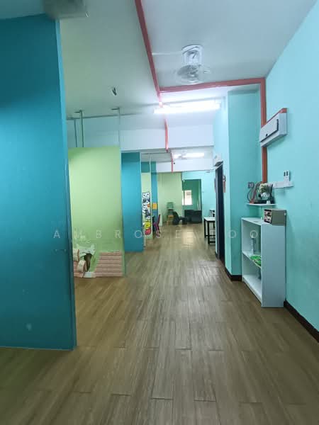 Shop / Office untuk Disewa di Serdang (Seri Kembangan) - Ambrose Too - Corridor - PropertyGuru.com.my