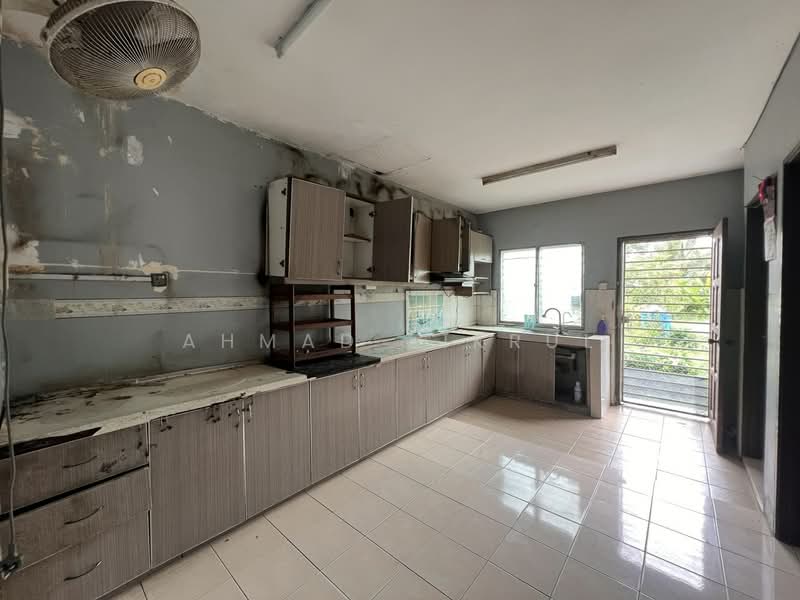 Rumah Teres untuk Dijual di Klang (Selangor) - Ahmad Zikrul - Kitchen - PropertyGuru.com.my