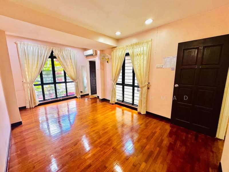 Rumah Teres 2 Tingkat untuk Dijual di Bukit Jelutong (Shah Alam) - Wan Azlan Ahmad - PropertyGuru.com.my