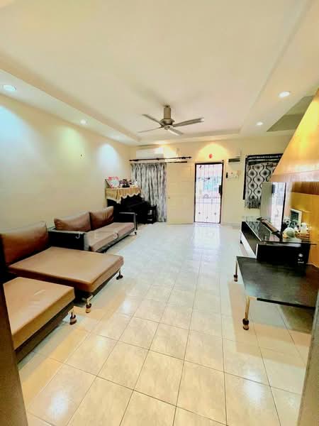 Rumah Teres 2 Tingkat untuk Disewa di Taman Setia Indah (Tebrau) - Jessy Koh - Living Room - PropertyGuru.com.my