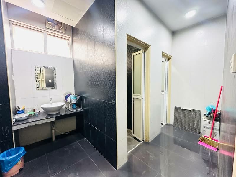 Kilang untuk Dijual di Kapar Industrial Park (Kapar) - Ai Faizal - Bathroom - PropertyGuru.com.my
