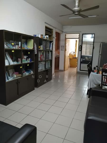 Pangsapuri untuk Dijual di Mentari Court - Noraini Dahan - Living Room - PropertyGuru.com.my