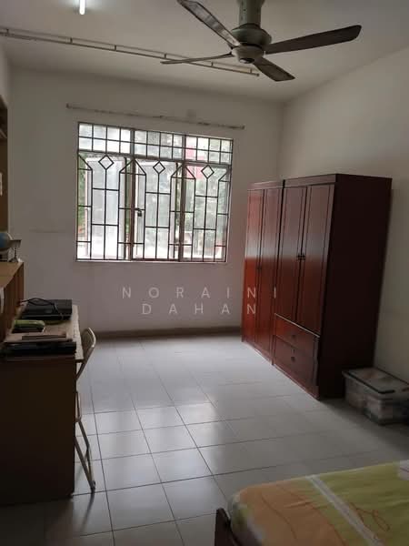 Pangsapuri untuk Dijual di Mentari Court - Noraini Dahan - Bedroom - PropertyGuru.com.my