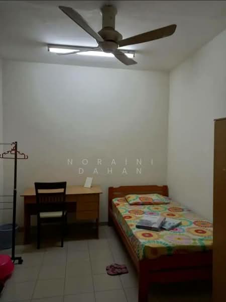 Pangsapuri untuk Dijual di Mentari Court - Noraini Dahan - Bedroom - PropertyGuru.com.my