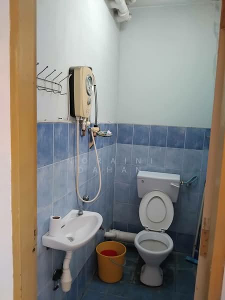 Pangsapuri untuk Dijual di Mentari Court - Noraini Dahan - Bathroom - PropertyGuru.com.my