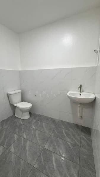2-storey Terraced House for Sale in Taman Damai Jaya (Skudai) - Erness Tan - Bathroom - PropertyGuru.com.my