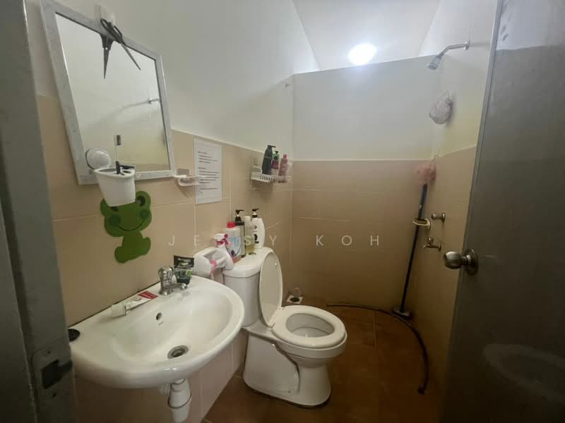 2-storey Terraced House for Rent in Permas Jaya (Johor) - Jessy Koh - Bathroom - PropertyGuru.com.my