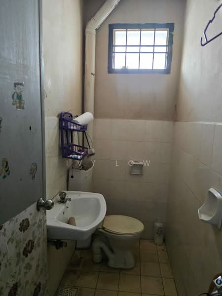 2-storey Terraced House for Sale in Taman Rinting (Masai) - Ivy Low - Bathroom - PropertyGuru.com.my