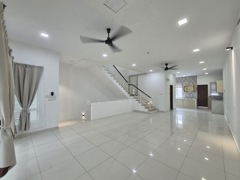 3-storey Terraced House for Rent in Tiara South (Semenyih) - KK HEW - Living Room - PropertyGuru.com.my