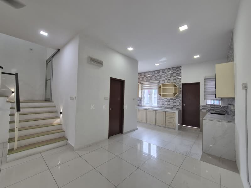 3-storey Terraced House for Rent in Tiara South (Semenyih) - KK HEW - Kitchen - PropertyGuru.com.my