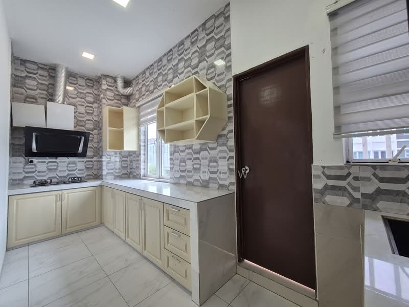 3-storey Terraced House for Rent in Tiara South (Semenyih) - KK HEW - Kitchen - PropertyGuru.com.my