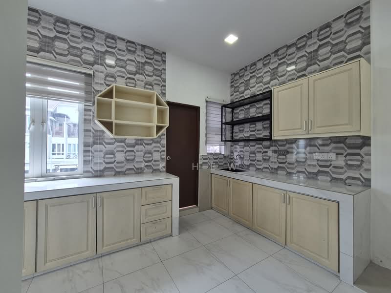 3-storey Terraced House for Rent in Tiara South (Semenyih) - KK HEW - Kitchen - PropertyGuru.com.my