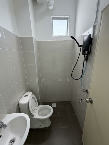 Pangsapuri untuk Disewa di Seri Molek Perdana - Vivi Ong - Bathroom - PropertyGuru.com.my