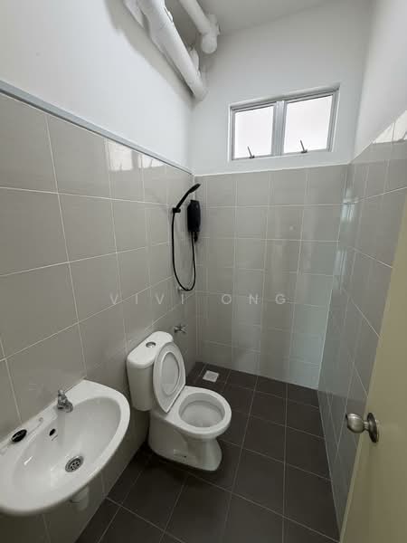 Pangsapuri untuk Disewa di Seri Molek Perdana - Vivi Ong - Bathroom - PropertyGuru.com.my