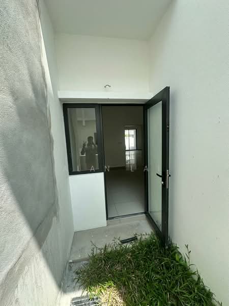 Rumah Teres 2 Tingkat untuk Dijual di Dengkil (Selangor) - Alan Lai - Entrance - PropertyGuru.com.my