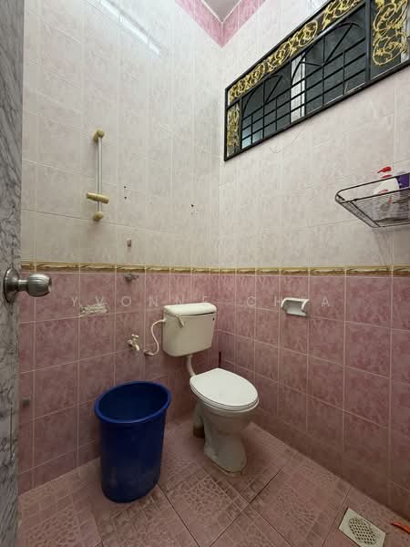 Semi-Detached House for Sale in Segamat (Johor) - Yvonne Chia - Bathroom - PropertyGuru.com.my